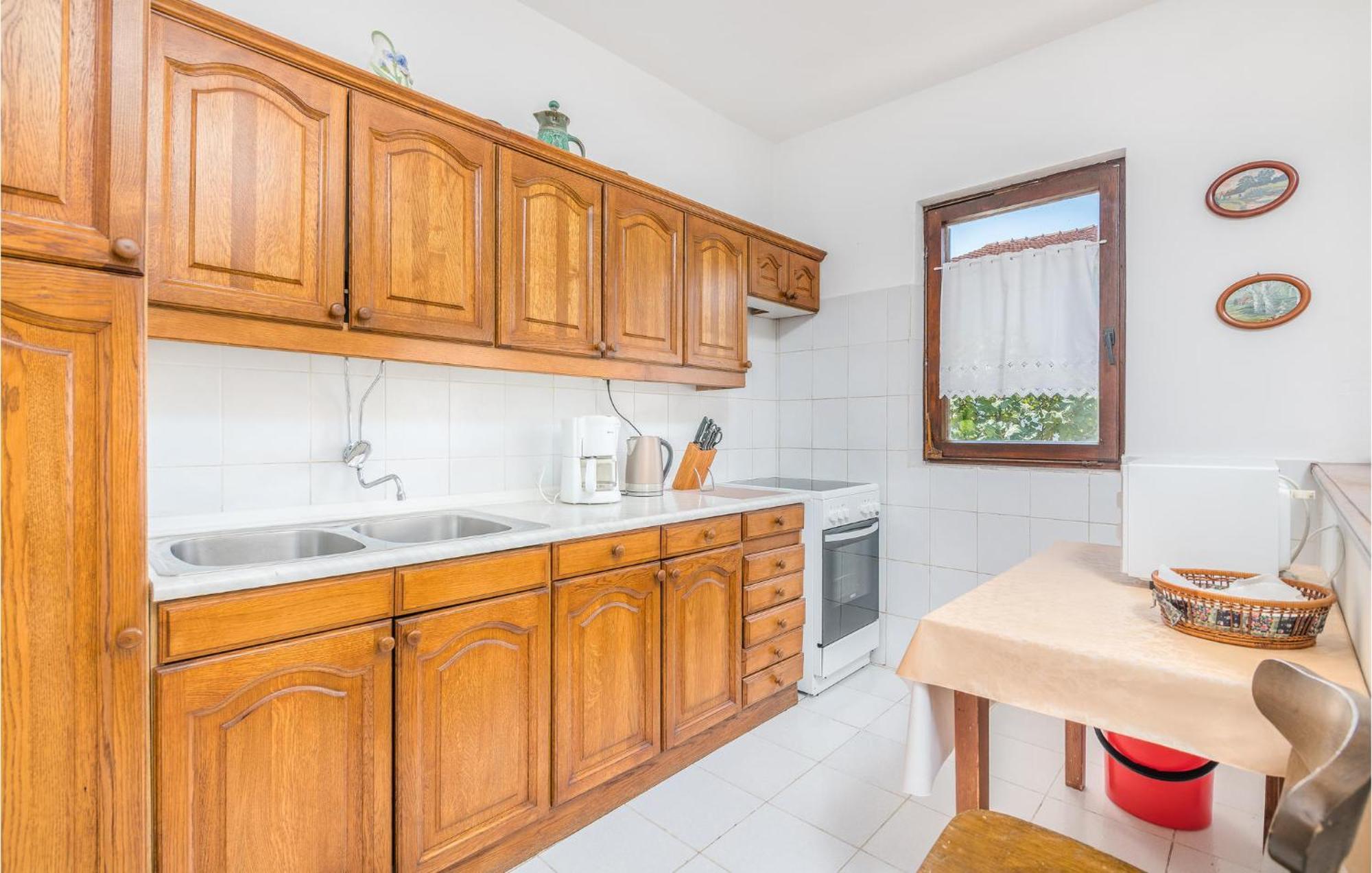 Stunning Apartment In Malinska With Kitchen Exteriör bild